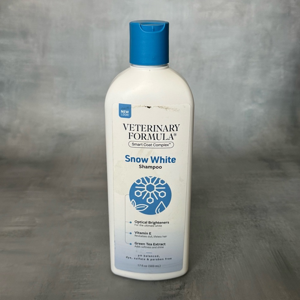 Veterinary Formula Snow White Shampoo for white fur